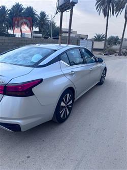 نيسان ألتيما